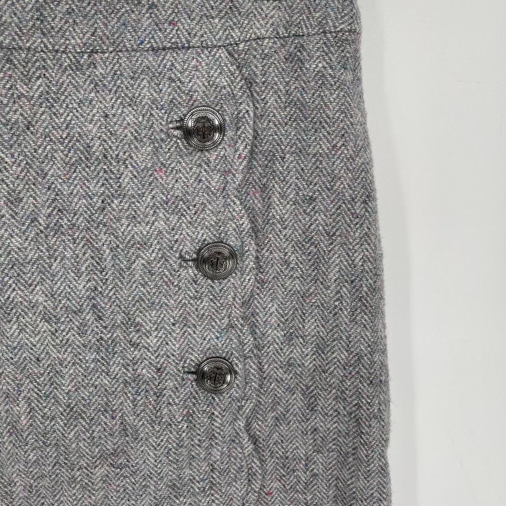 Talbots Women's Gray Herringbone Wool Blend Scalloped Button Mini Skirt Size 2P - Picture 3 of 5